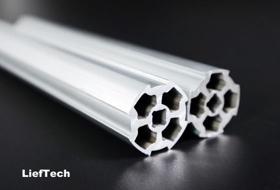 Superficie oxidada de material reciclable de aluminio reforzado
