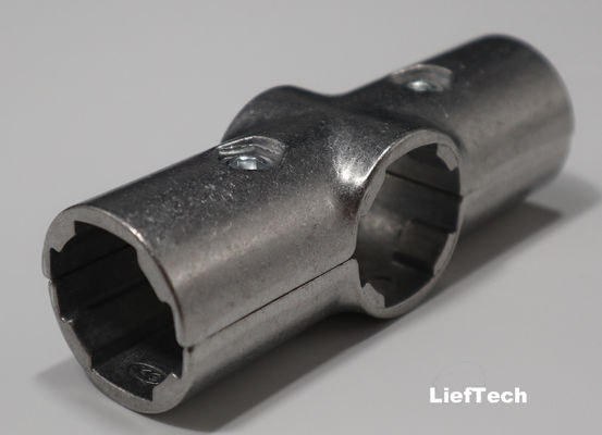 6063 T5 Enlace de tubería cruzada de aleación de aluminio Fácil de ensamblar superficie oxidada