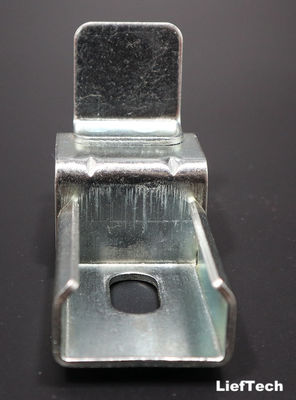 Pista de rodillo de acero galvanizado con accesorio de bastidor de flujo de borde de retención
