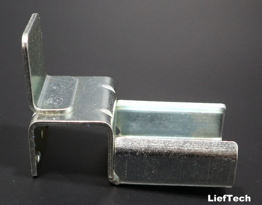 Pista de rodillo de acero galvanizado con accesorio de bastidor de flujo de borde de retención